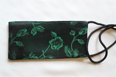 Portaocchiali con cordoncino.