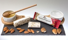 Dulhes Torrone di Orgosolo..Espositore da 28 snack (da 25 gr ciascuno) Scatola