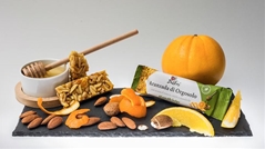 Dulhes Aranzada di Orgosolo...Espositore da 28 snack (da 25 gr ciascuno) Scatola 760 g