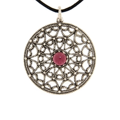 Ciondolo in filigrana sarda d´argento con granato