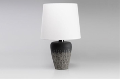 Lampada da tavolo modellata e decorata  con incisioni a mano in ceramica (14x20 cm)