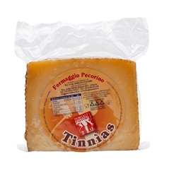 Tinnias - formaggio prodotto con latte di pecora 1/4